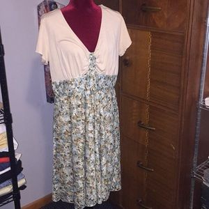 S.H.E Beautiful tan/ teal dress floral print. 22